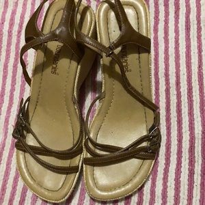 No Boundaries Sandals Womens 7 Strappy Wedge Heels Slingback Brown Faux Leather
